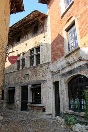 Pérouges