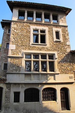 pérouges